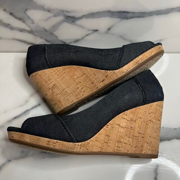 TOMS Women's Navy Blue Cork Wedges Sz 7.5 Casual Peep Toe Classic Comfort - Picture 6 of 7
